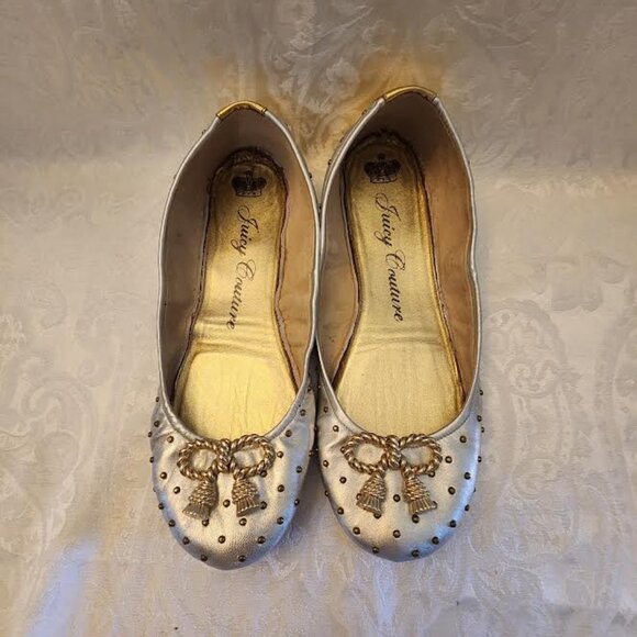 JUICY COUTURE - SIZE 8 -SILVER & GOLD BOW BALLET FLATS - Picture 1 of 5